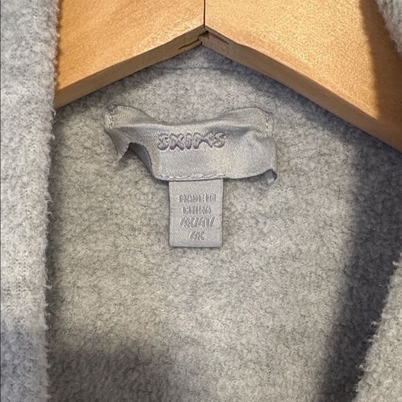 SKIMS Light Gray fleece wrap robe - Picture 4 of 10